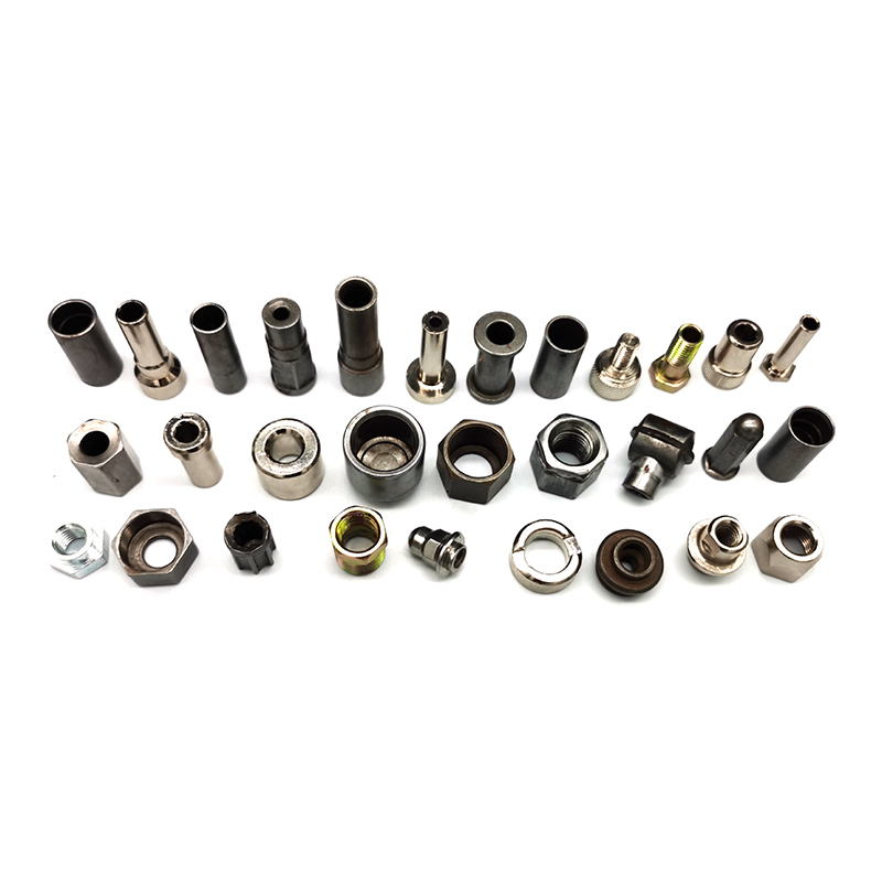 صنعتی ایپلی کیشنز میں سردی اور گرم جعلی فاسٹنرز کو کیا ضروری بناتا ہے؟